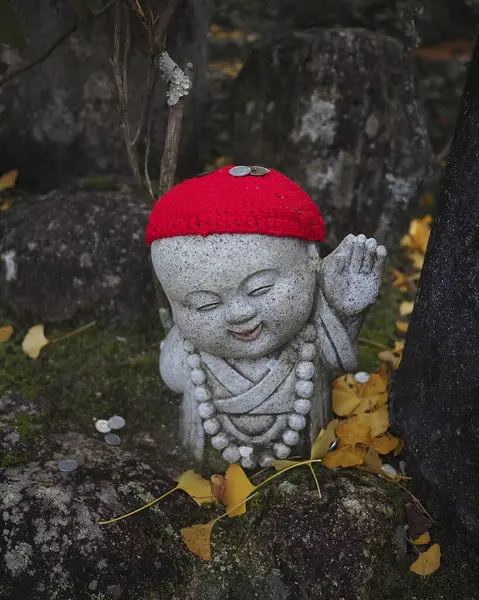 Ormanda Buda heykeli