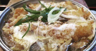 Lezzetli Asya yemeklerinin yakın görüntüsü