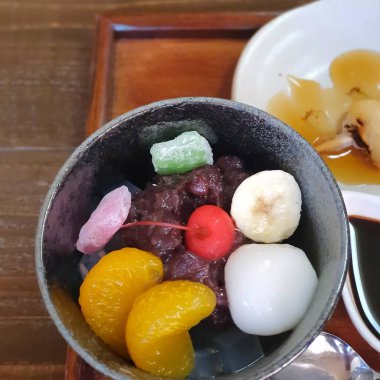 Lezzetli Asya yemeklerinin yakın görüntüsü