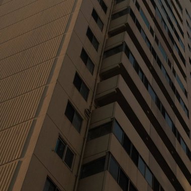 Şehrin modern binası