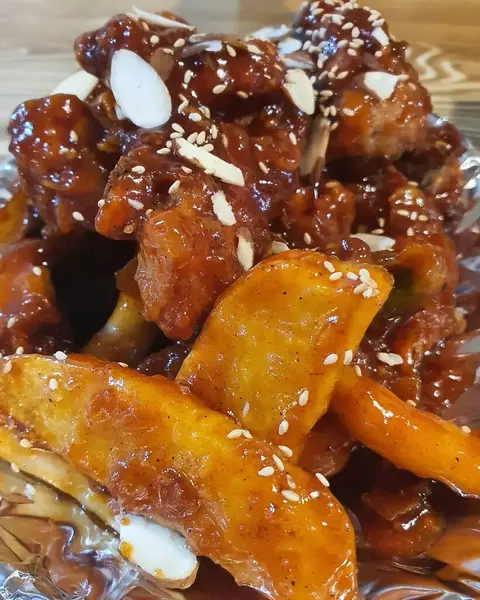 Lezzetli Asya yemeklerinin yakın görüntüsü