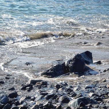 İsrail eyaletinin kuzeyindeki deniz kıyısında.