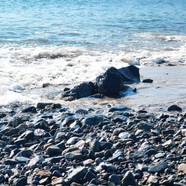 Karadeniz, kumdaki taşlar ve kayalar
