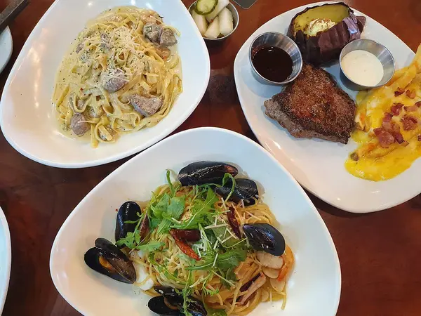 spagetti ve et tabakta