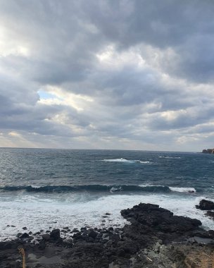 Deniz kıyısının güzel manzarası