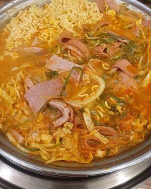 Lezzetli Asya yemeklerinin yakın görüntüsü