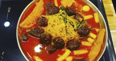 Lezzetli Asya yemeklerinin yakın görüntüsü