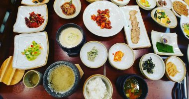 Lezzetli Asya yemeklerinin yakın görüntüsü