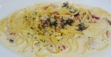 Lezzetli Asya yemeklerinin yakın görüntüsü