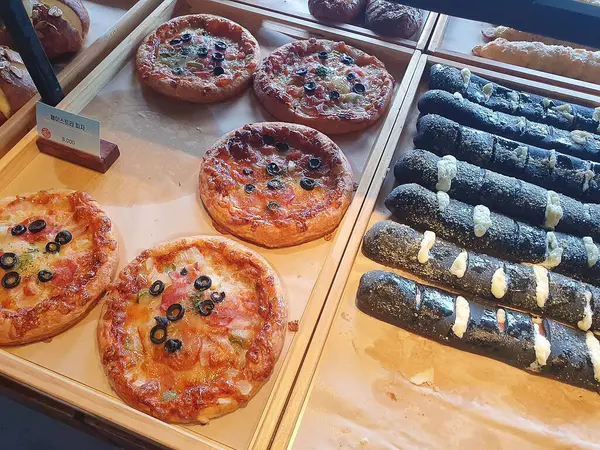 Pizza, pizza, pizza, pizza, pizza, yemek, yemek, pizza, pizza, pizza, pizza, pizza.,