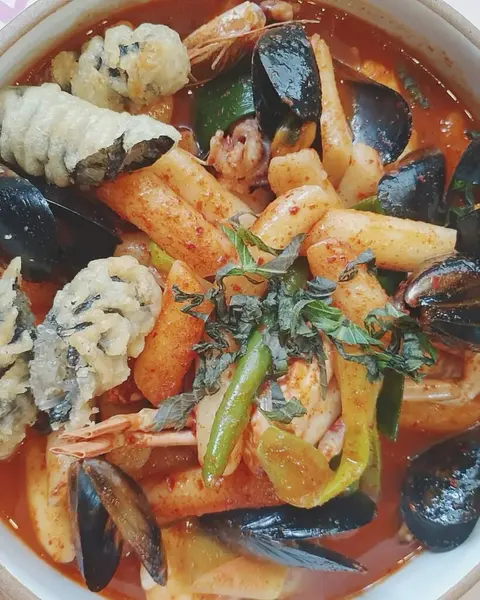 Tay baharatlı Tom çorbası.