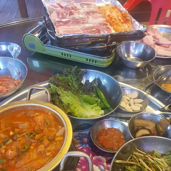 Lezzetli Asya yemeklerinin yakın görüntüsü