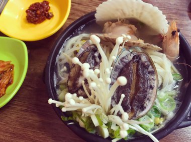 Lezzetli Asya yemeklerinin yakın görüntüsü