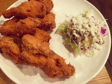 Sebzeli kızarmış tavuk.