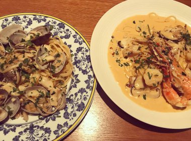 Midye ve karidesli deniz ürünleri makarnası.