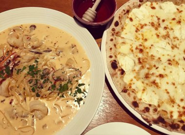 Bir yemeğin yakın plan çekimi.