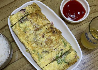 Kızarmış tavuğun mutfak fotoğrafı.