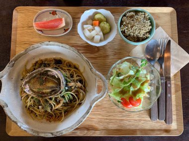 Lezzetli Asya yemeklerinin yakın görüntüsü