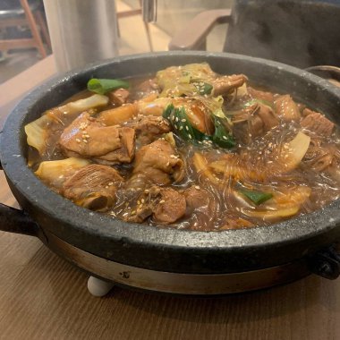 Lezzetli Asya yemeklerinin yakın görüntüsü