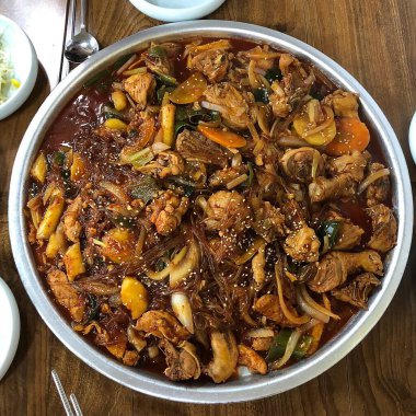 Lezzetli Asya yemeklerinin yakın görüntüsü