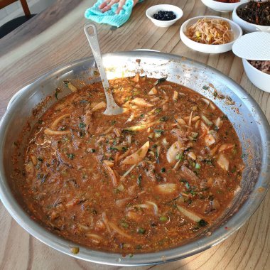 Lezzetli Asya yemeklerinin yakın görüntüsü