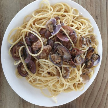 Midye ve peynirli makarna