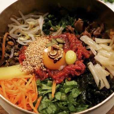 Geleneksel Kore sığır etli erişte