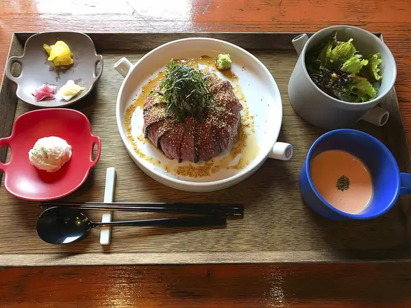 Lezzetli Asya yemeklerinin yakın görüntüsü