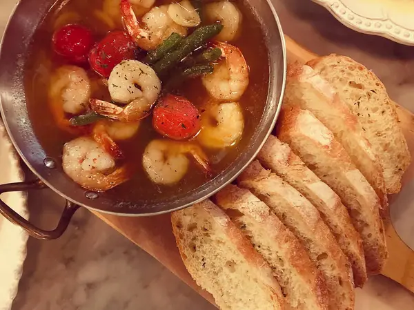 Restoran deniz ürünleri çorbası