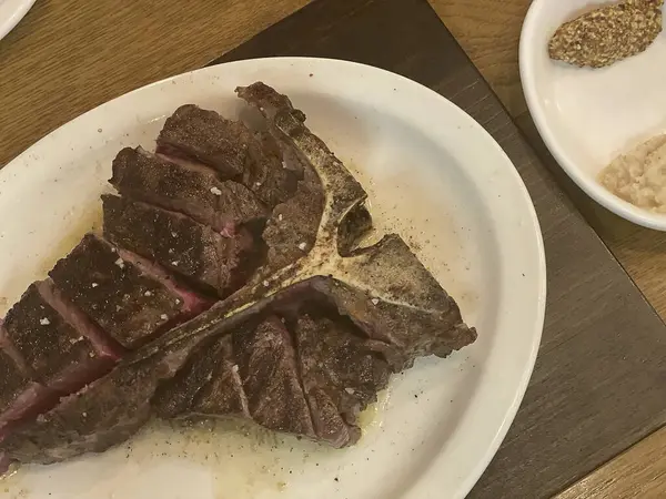 Soslu ve baharatlı ızgara domuz eti.