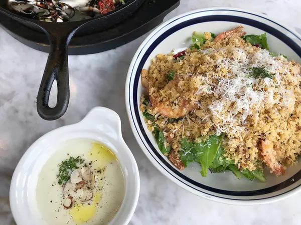 Lezzetli Asya yemeklerinin yakın görüntüsü