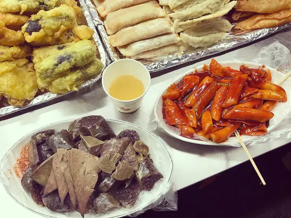 Bir sürü farklı yemek.