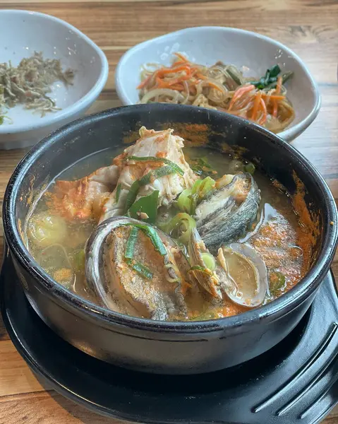 Lezzetli Asya yemeklerinin yakın görüntüsü