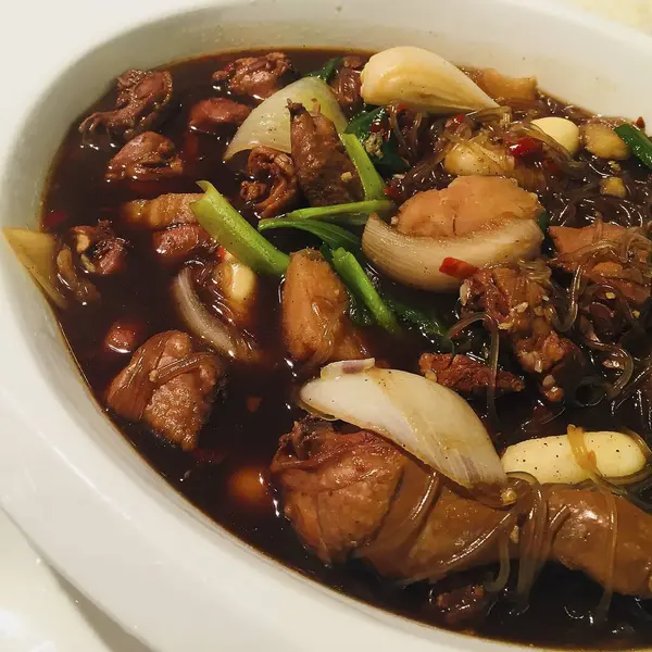 Lezzetli Asya yemeklerinin yakın görüntüsü