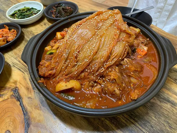 Lezzetli Asya yemeklerinin yakın görüntüsü