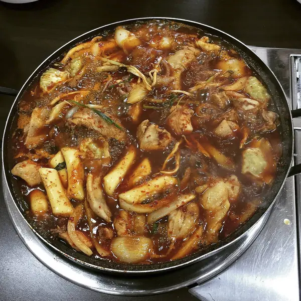 Lezzetli Asya yemeklerinin yakın görüntüsü