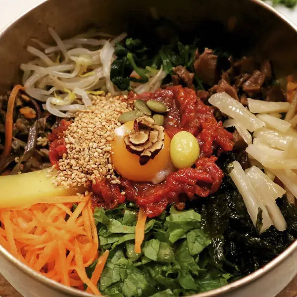 Geleneksel Kore sığır etli erişte