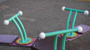 Parkta oyun ekipmanları