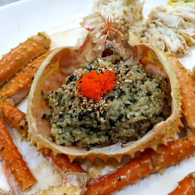 Deniz ürünleri, karides ve balık.