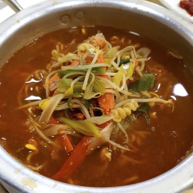 Lezzetli Asya yemeklerinin yakın görüntüsü