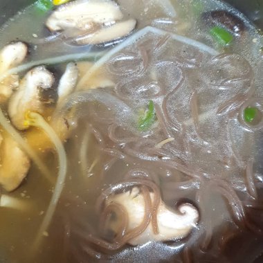 Lezzetli Asya yemeklerinin yakın görüntüsü