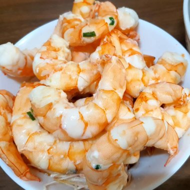 Patates ve baharatlı kızarmış tavuk.