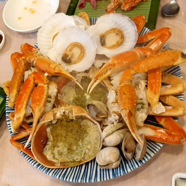 Pazarda taze deniz ürünleri