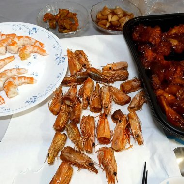 Lezzetli Asya yemeklerinin yakın görüntüsü