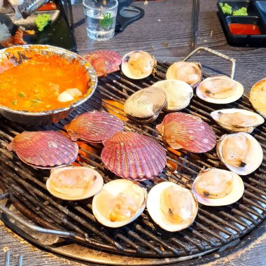 Lezzetli Asya yemeklerinin yakın görüntüsü