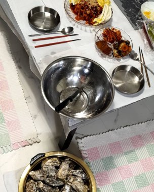 Tabakta taze deniz ürünleri