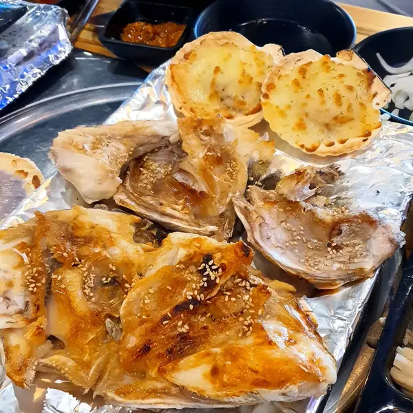 Sarımsaklı ve otlu kızarmış tavuk.