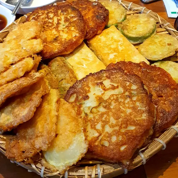 Lezzetli Asya yemeklerinin yakın görüntüsü