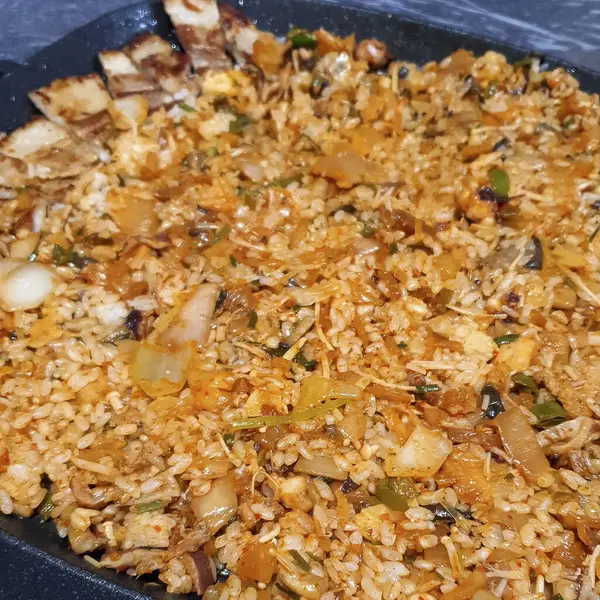 Sarımsaklı pilav ve sarımsak.