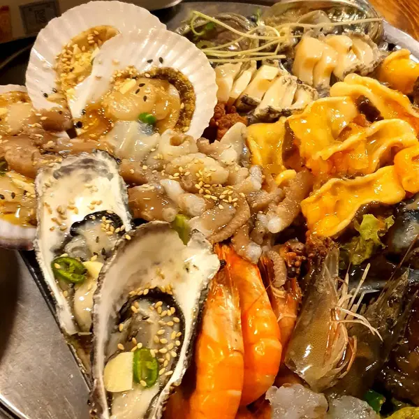 Lezzetli Asya yemeklerinin yakın görüntüsü